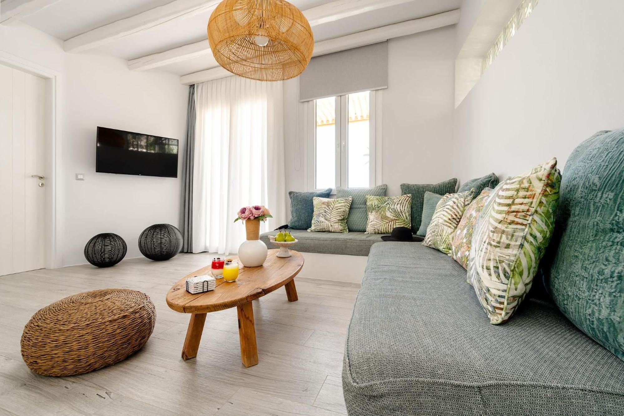 Sunday Luxury Suites Айя-Анна Экстерьер фото